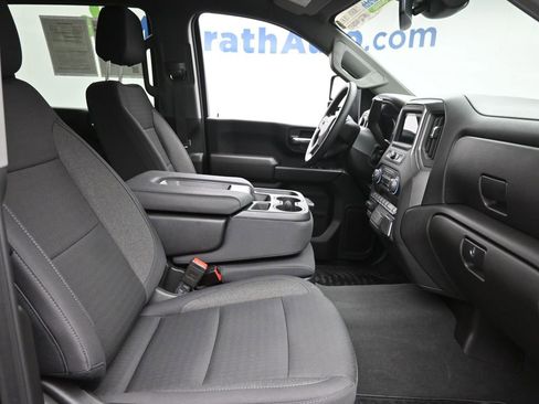 Used 2025 Chevrolet Silverado 2500 Custom w/ Custom Value Package image 7