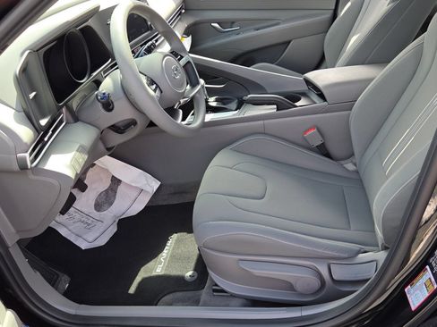 Used 2023 Hyundai Elantra SEL FWD image 6