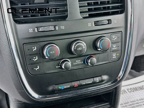 Used 2017 Dodge Grand Caravan SE FWD image 22
