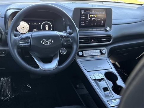 Used 2023 Hyundai Kona SE image 7