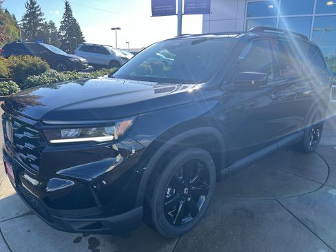 New 2025 Honda Pilot Black Edition image 2