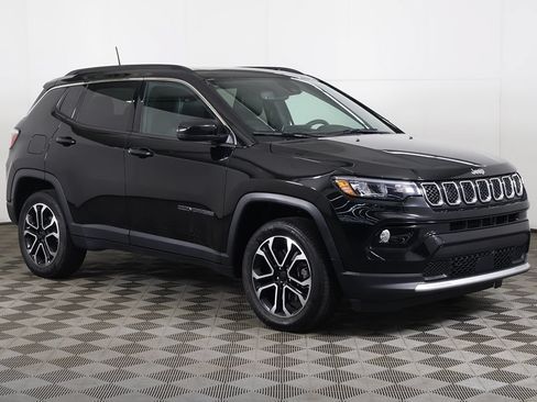 Used 2024 Jeep Compass Limited w/ Sun and Sound Group AWD/4WD image 2