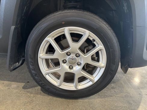 Used 2020 Jeep Renegade Latitude w/ Cold Weather Group AWD/4WD image 23