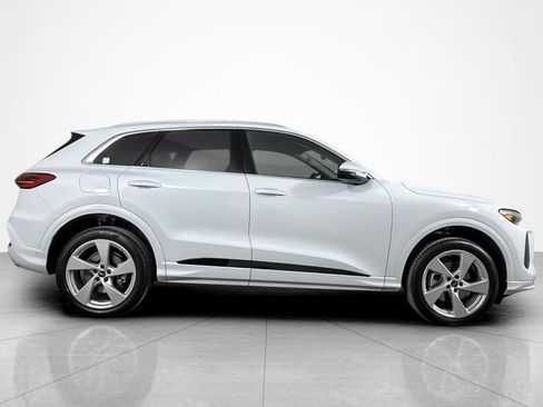 Used 2025 Audi Q5 Premium Plus w/ Premium Plus AWD/4WD image 6