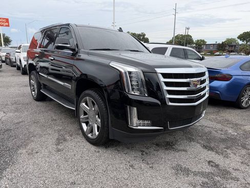 Used 2017 Cadillac Escalade 2WD image 2