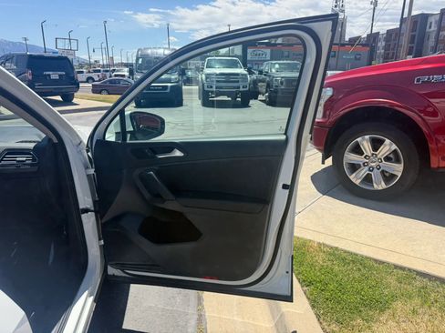 Used 2019 Volkswagen Tiguan SE AWD/4WD image 26
