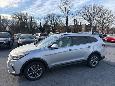 Used 2017 Hyundai Santa Fe SE image 3