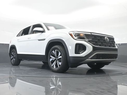 Used 2024 Volkswagen Atlas Cross Sport SE image 60