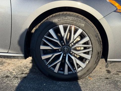 Used 2025 Nissan Altima 2.5 SV image 17