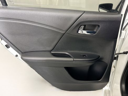 Used 2017 Honda Accord Sport image 24