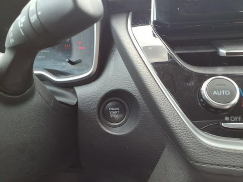 Certified 2025 Toyota Corolla Cross XLE FWD image 23