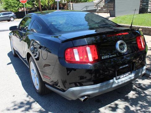Used 2010 Ford Mustang GT RWD image 8