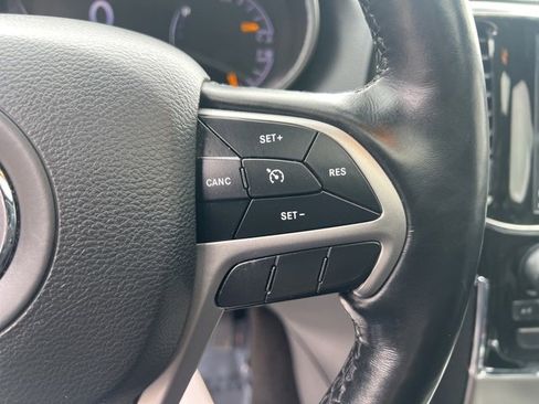 Used 2022 Jeep Grand Cherokee Limited image 29