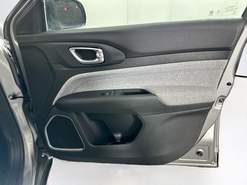 Used 2022 Jeep Compass Latitude image 30