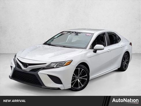 Used 2020 Toyota Camry SE image 1