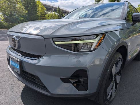 Used 2023 Volvo XC40 Recharge Ultimate AWD/4WD image 25