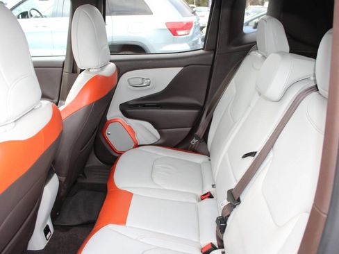 Used 2016 Jeep Renegade Limited image 19