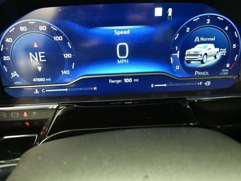 Used 2023 Chevrolet Silverado 1500 LT w/ Leather Package AWD/4WD image 15