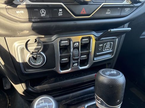 Used 2023 Jeep Wrangler Sahara image 36