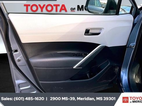 Used 2022 Toyota Corolla Cross L image 16