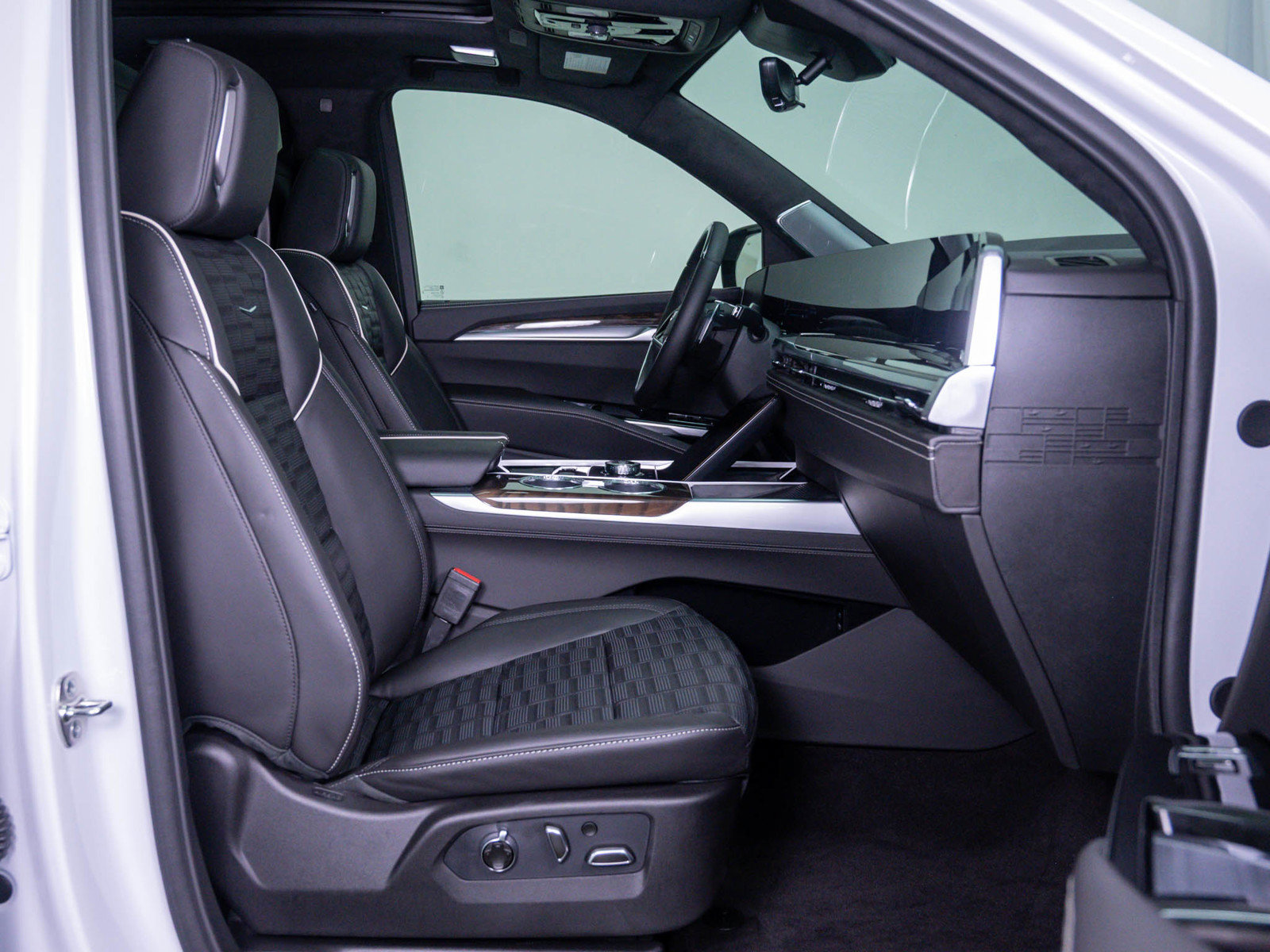 Used 2026 Cadillac Escalade Platinum Sport AWD/4WD image 11