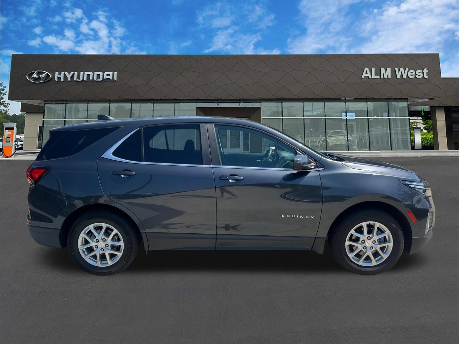 Used 2023 Chevrolet Equinox LT FWD image 4