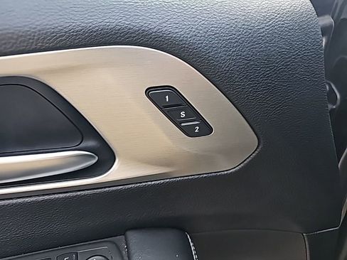 Used 2021 Chrysler Pacifica Limited w/ Uconnect Theater Family Group image 25