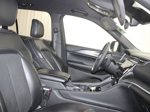 Used 2025 Jeep Grand Cherokee Altitude AWD/4WD image 26