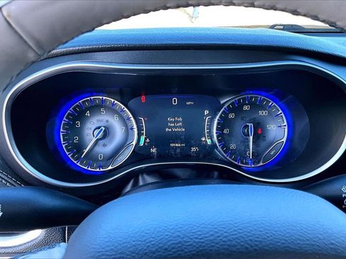 Used 2020 Chrysler Pacifica Limited image 19