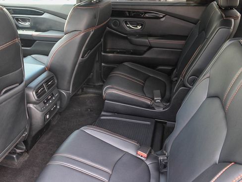 Used 2024 Honda Pilot TrailSport image 19