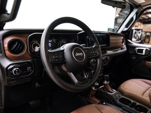 Used 2025 Jeep Gladiator Sport AWD/4WD image 13