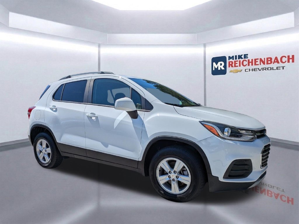 Used 2022 Chevrolet Trax LT w/ LT Convenience Package AWD/4WD image 2