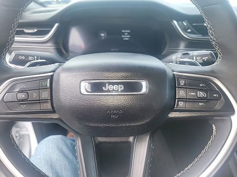 Used 2024 Jeep Grand Cherokee L Laredo image 10