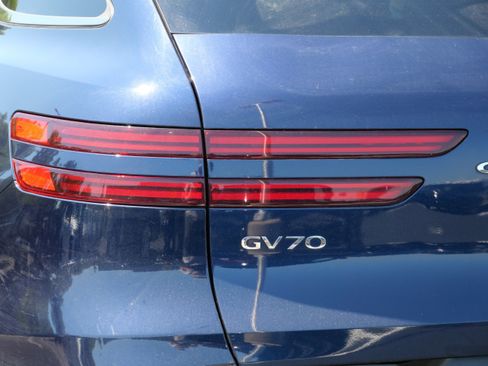 Used 2022 Genesis GV70 3.5T Sport w/ Sport Prestige Package AWD/4WD image 11