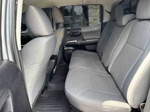 Used 2021 Toyota Tacoma SR5 AWD/4WD image 32