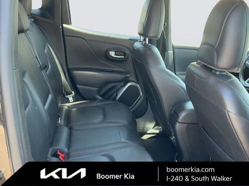 Used 2018 Jeep Renegade Limited w/ UConnect 8.4 Nav Group FWD image 12