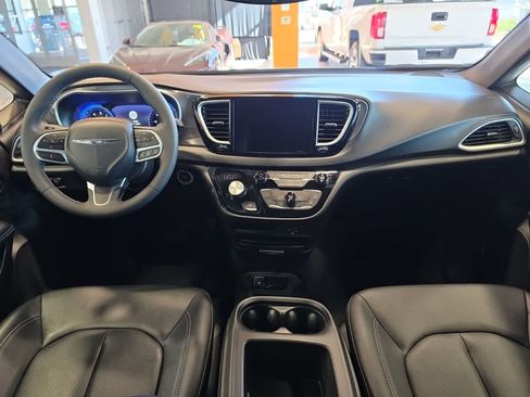 Used 2026 Chrysler Pacifica Select FWD image 29
