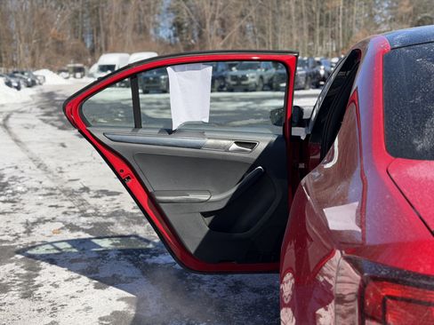 Used 2018 Volkswagen Jetta Sport image 25