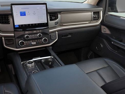 Used 2024 Ford Expedition Max XLT image 26