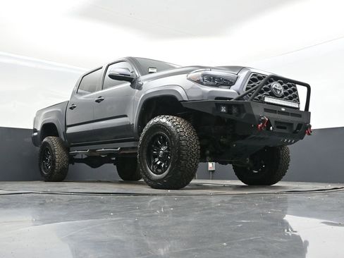 Used 2020 Toyota Tacoma TRD Off-Road image 43