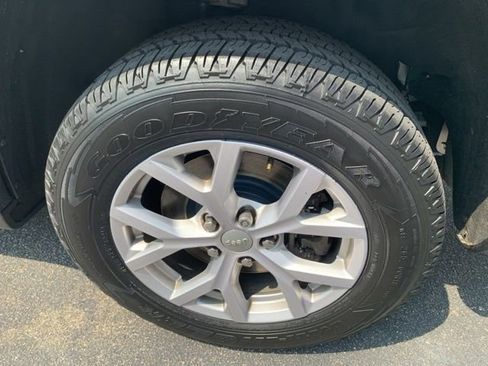 Used 2022 Jeep Grand Cherokee L Limited image 22