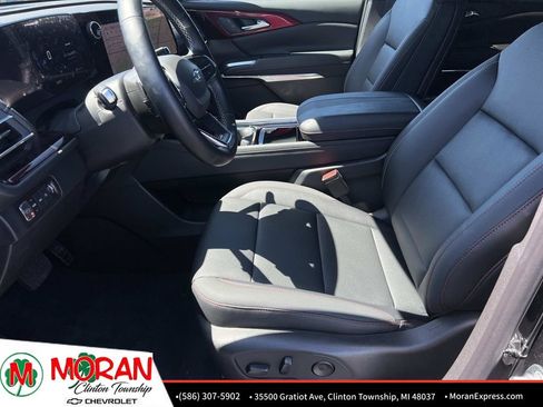 Used 2025 Chevrolet Traverse Z71 w/ LPO, Floor Liner Package AWD/4WD image 18