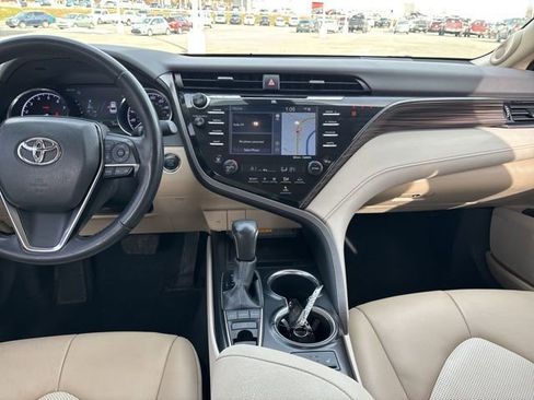 Used 2020 Toyota Camry XLE image 27