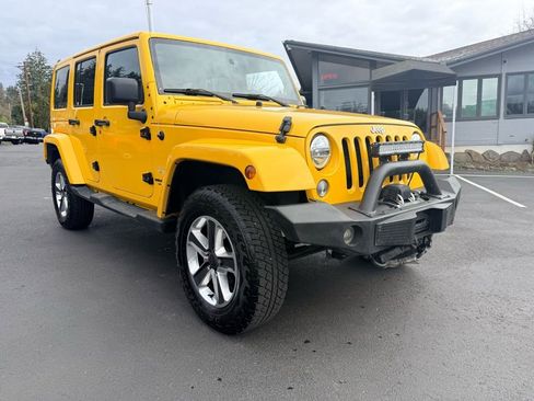 Used 2015 Jeep Wrangler Unlimited Sahara w/ Connectivity Group image 7