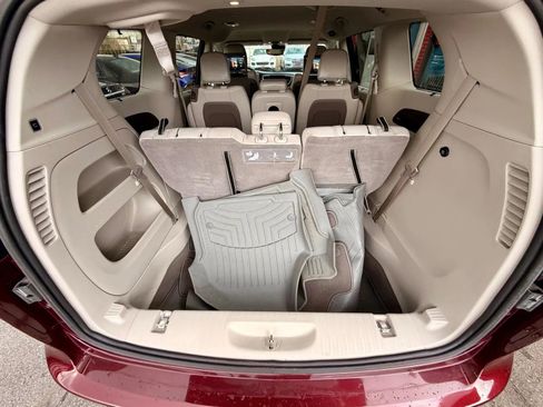 Used 2020 Chrysler Pacifica Touring-L Plus image 7