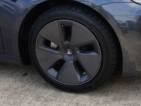 Used 2023 Tesla Model 3 Standard Range image 13