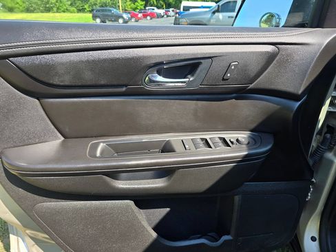 Used 2016 GMC Acadia SLE FWD image 13