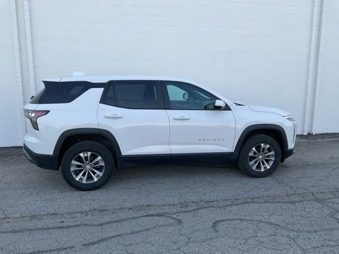 Used 2025 Chevrolet Equinox LT image 3