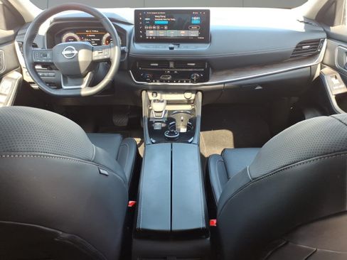 Used 2025 Nissan Rogue Platinum w/ Platinum Premium Package AWD/4WD image 10