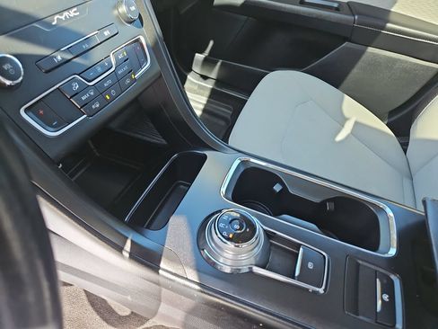 Used 2019 Ford Fusion SE w/ Equipment Group 151A FWD image 23